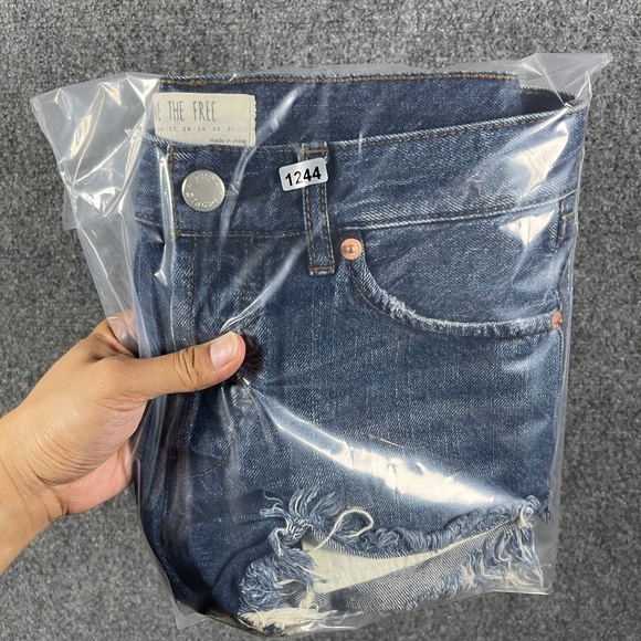 We The Free Distressed Frayed Hem Dark Wash Blue Cutoff Jean Short Size 24 #1244 - Picture 8 of 8